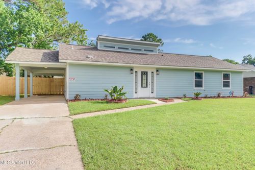 586 Nadine Dr, D'Iberville, MS, 39540-3725 | Card Image