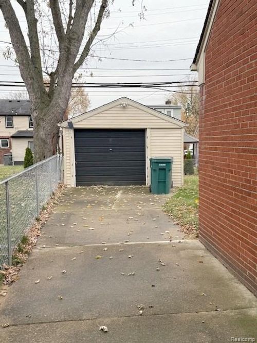 22835 Buckingham Street, Dearborn, MI, 48128 | Card Image