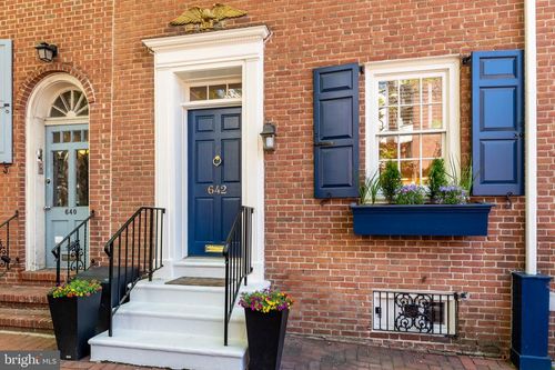 642 Pine St, PHILADELPHIA, PA, 19106-4109 | Card Image