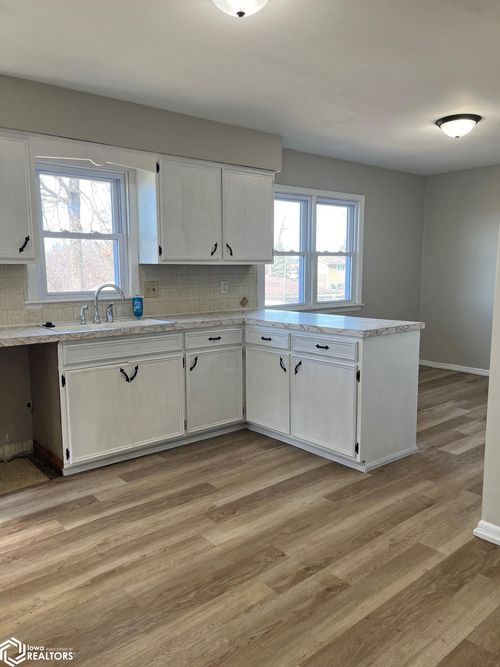 2110 Drake Ave, Centerville, IA, 52544-2936 | Card Image