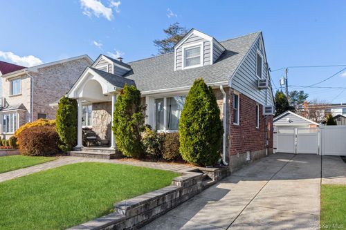 59 Pembrook Dr, Mineola, NY, 11501-2121 | Card Image