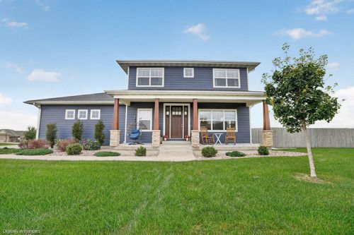 2208 Ashworth Dr, Cedar Falls, IA, 50613-8189 | Card Image