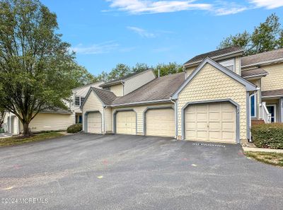 77 Poplar Place, Condo with 2 bedrooms, 2 bathrooms and 2 parking in Freehold NJ | Image 3