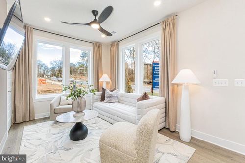 11585 Patriotic Ln, Reston, VA, 20190 | Card Image