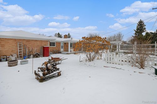 17409 Collinson Ave, Eastpointe, MI, 48021-3158 | Card Image