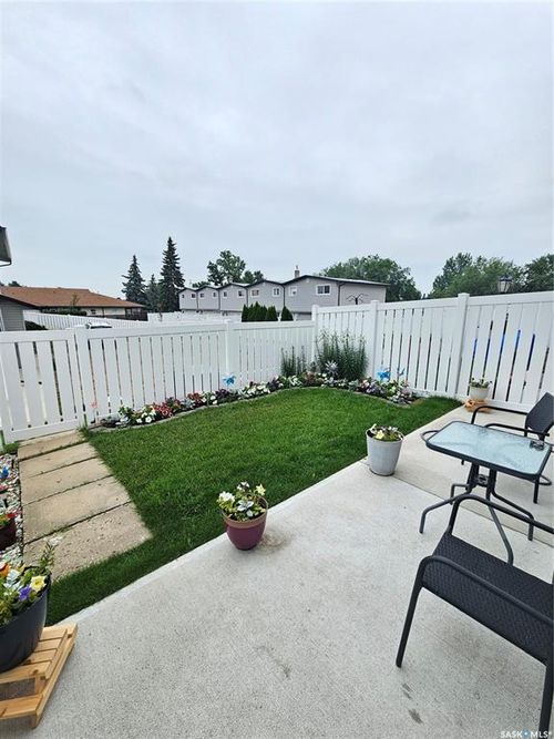 10-1292 Gordon Rd, Moose Jaw, SK, S6H3E5 | Card Image