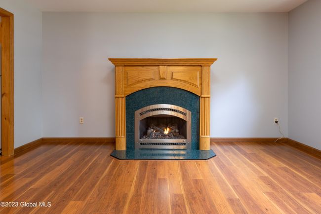 14-Gas Fireplace w oak surround | Image 14