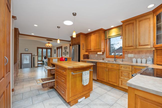 1311 Lakeshore Rd, House other with 3 bedrooms, 2 bathrooms and 4 parking in Sarnia ON | Image 11