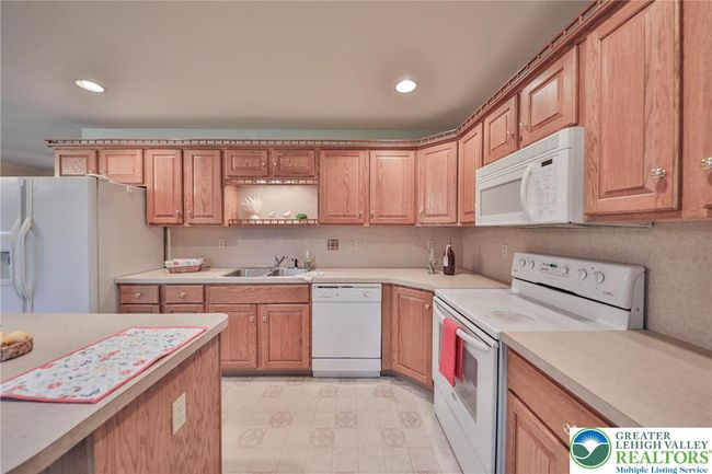 Kitchen | Image 11