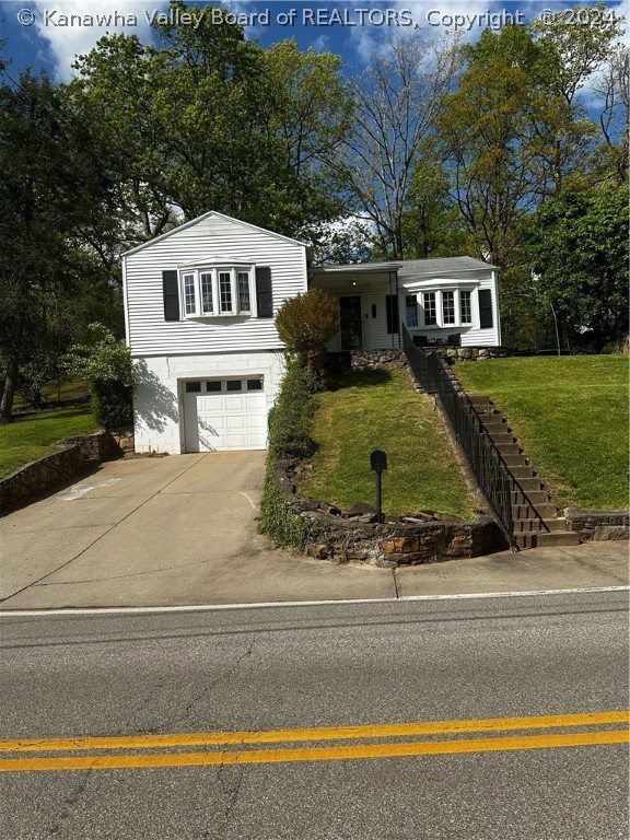Churchill Cir, Charleston, WV 25314
