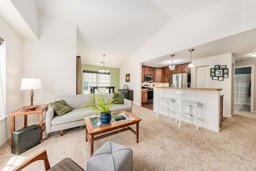 1626420 Meadowgrass Cir, Pewaukee, WI, 53072-6683 | Card Image