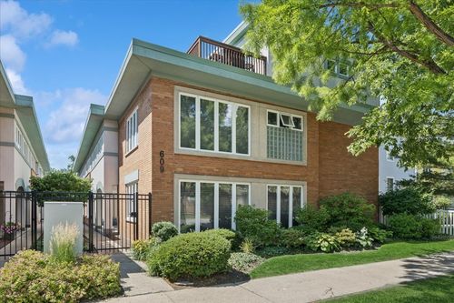 e-609 South Blvd, Oak Park, IL, 60302-2937 | Card Image