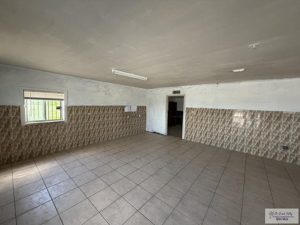 Commercial Lease in Mercedes 5