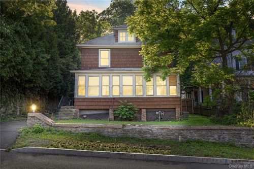 25 River Rd, Nyack, NY, 10960-4901 | Card Image