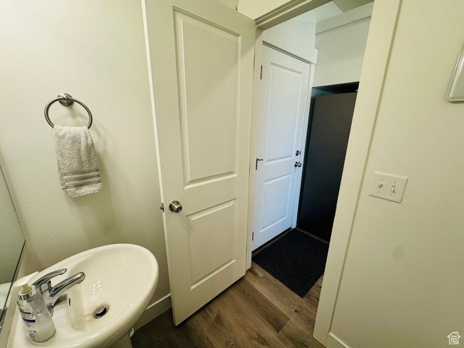 Main Level 1/2 bath | Image 21