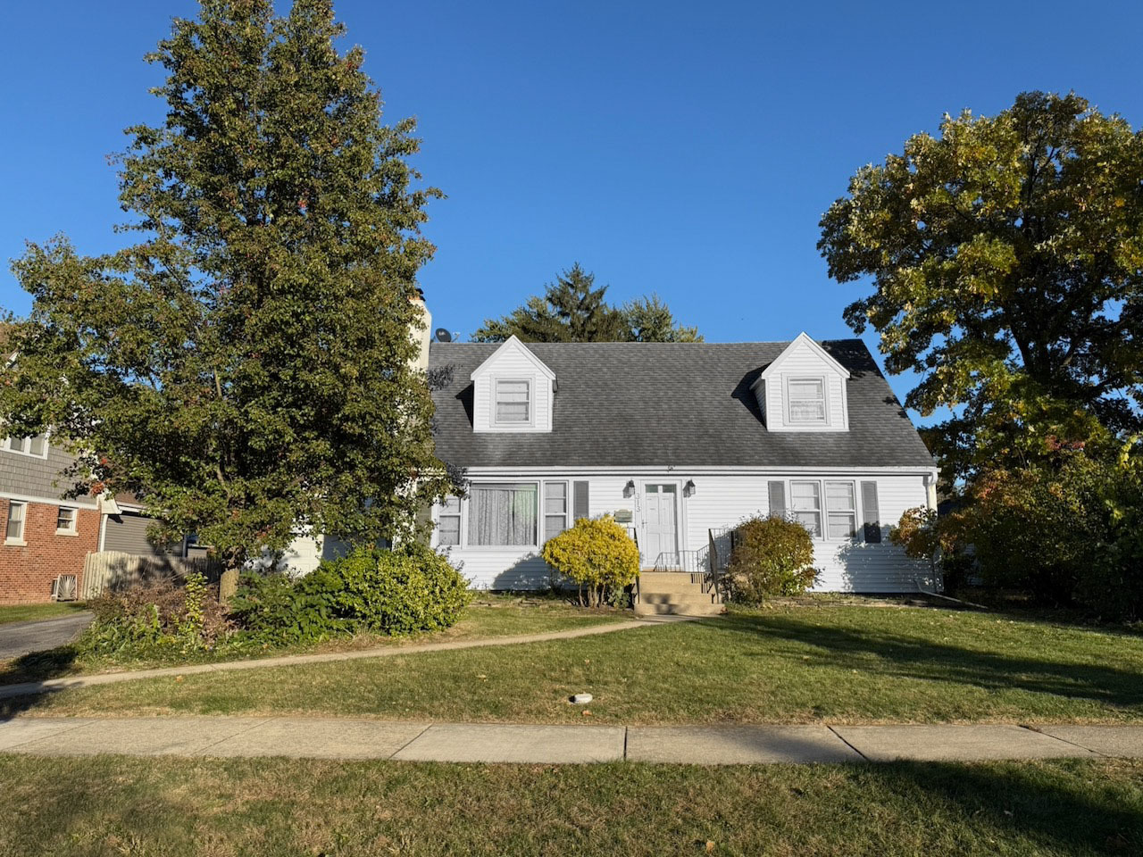 313 N Charlotte Street, For Sale in Lombard Zoocasa