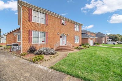 17 Columbia Court, House other with 4 bedrooms, 2 bathrooms and null parking in Portsmouth VA | Image 2