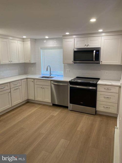 apt-2-120 W 4th Ave, RANSON, WV, 25438-1448 | Card Image