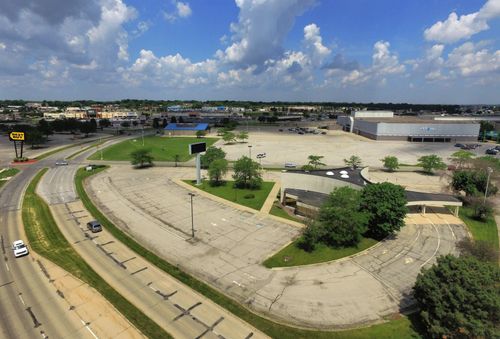 2532 Crossroads Blvd, Waterloo, IA, 50702-4414 | Card Image