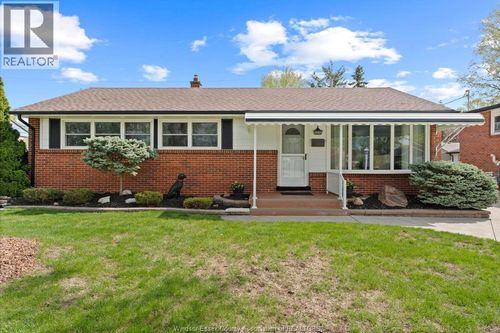 3570 Roxborough Boulevard, Windsor, ON, N9E3A2 | Card Image