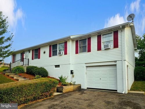 20 Rickey Dr, HANOVER, PA, 17331-8415 | Card Image