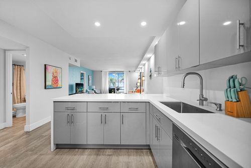 303-400 Se 10th St, Deerfield Beach, FL, 33441-5581 | Card Image