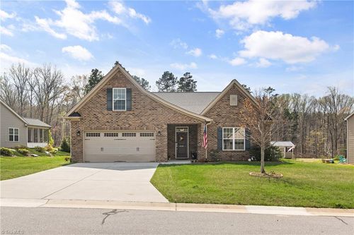2526 Redwood Hill Ct, Kernersville, NC, 27284-4084 | Card Image