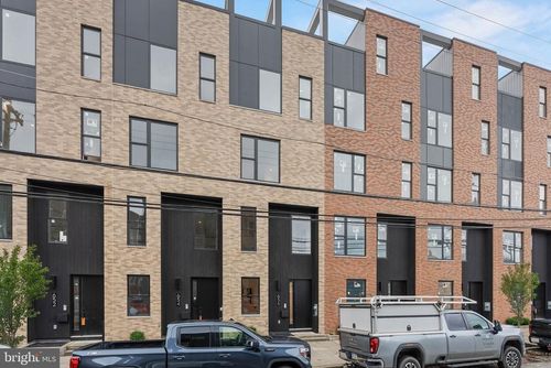 i3-650 Fairmount Ave, PHILADELPHIA, PA, 19123-2704 | Card Image