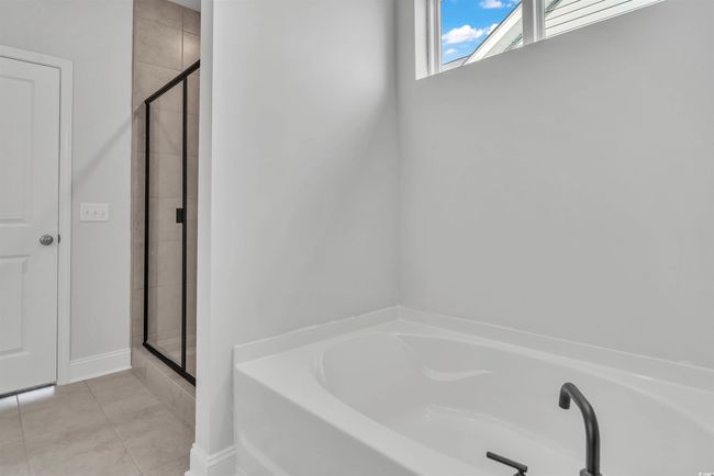 Primary Shower and Tub | Image 8