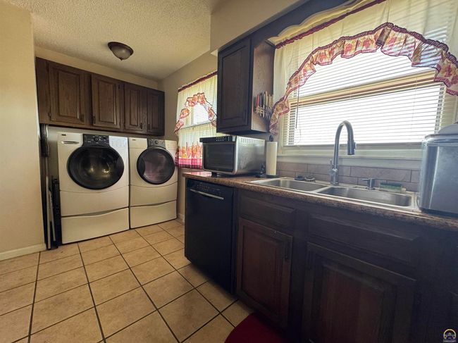 8833 Hickory Ln, House other with 3 bedrooms, 2 bathrooms and null parking in Ozawkie KS | Image 9