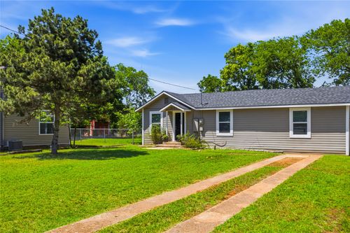 2121 W Bond St, Denison, TX, 75020-1630 | Card Image