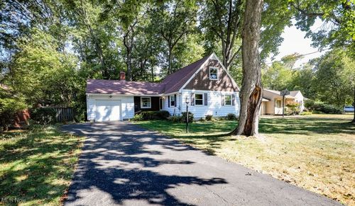 566 Beech Dr, Kent, OH, 44240-3320 | Card Image