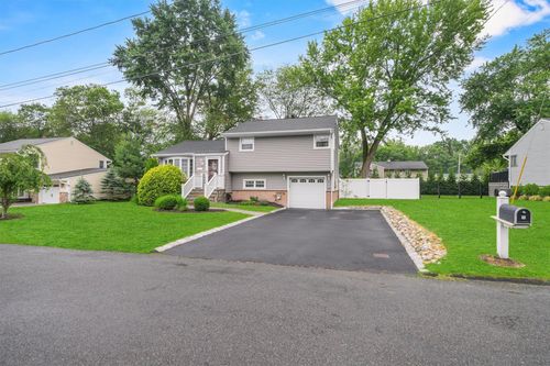 117 S Nauraushaun Rd, Pearl River, NY, 10965-2939 | Card Image