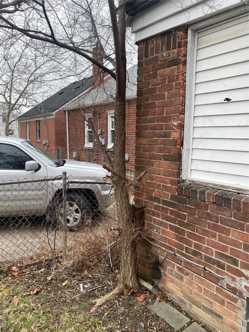 10716 Mckinney St, Detroit, MI, 48224-1825 | Card Image