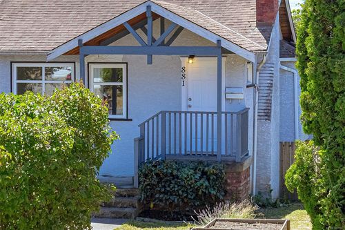 881 Leslie Dr, Saanich, BC, V8X2Y3 | Card Image