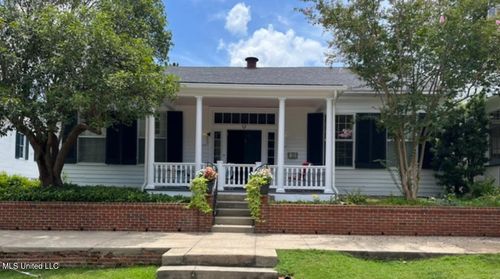 820 Main St, Natchez, MS, 39120-3638 | Card Image