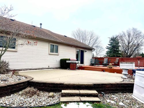 28225 Red Cedar Ct, Brownstown Twp, MI, 48183-4874 | Card Image