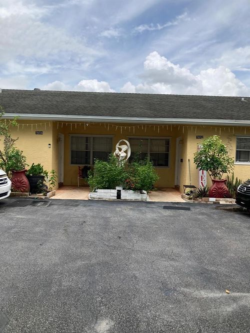 1-2-7652 Nw 73rd Ter, Tamarac, FL, 33321 | Card Image