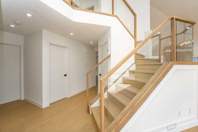 135 Sandringham Rd Nw, House other with 4 bedrooms, 4 bathrooms and 4 parking in Calgary AB | Image 4