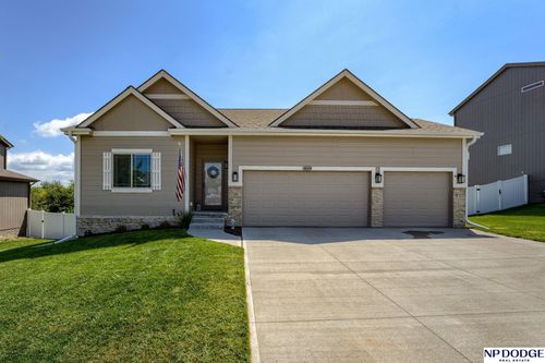 14319 Tregaron Dr, Bellevue, NE, 68123-3767 | Card Image