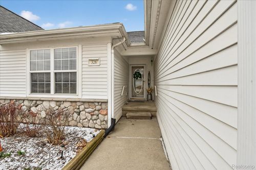 38-326 Victoria Park Dr, Howell, MI, 48843-1262 | Card Image