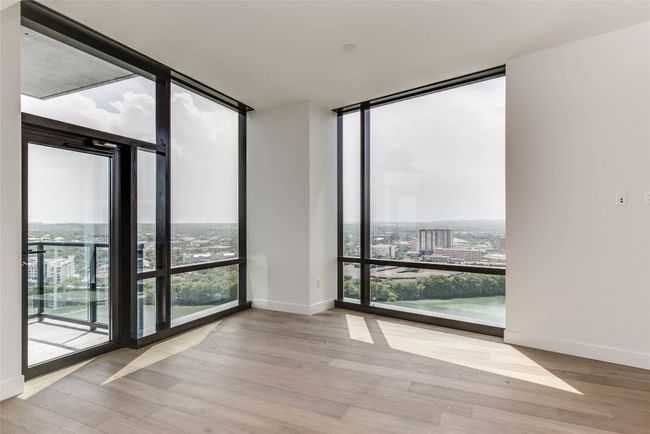 APT-2002 - 70 Rainey St, Condo with 2 bedrooms, 2 bathrooms and 2 parking in Austin TX | Image 5