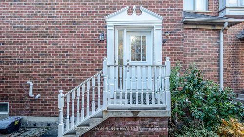 135 Ural Cir, Brampton, ON, L6R1J6 | Card Image