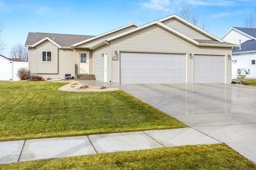 3737 Harrison St S, Fargo, ND, 58104-7554 | Card Image