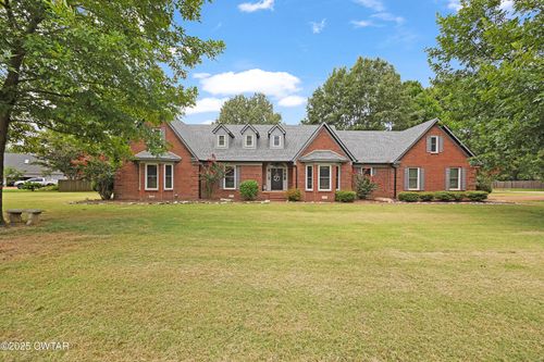 443 Shadow Ridge Dr, Jackson, TN, 38305-8521 | Card Image