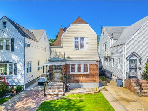 8926 210th St, Queens Village, NY, 11427-2227 | Card Image
