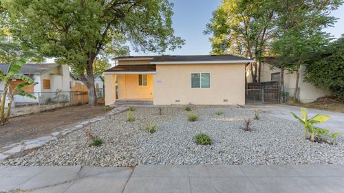 1026 E Tulare Ave, Tulare, CA, 93274-4438 | Card Image