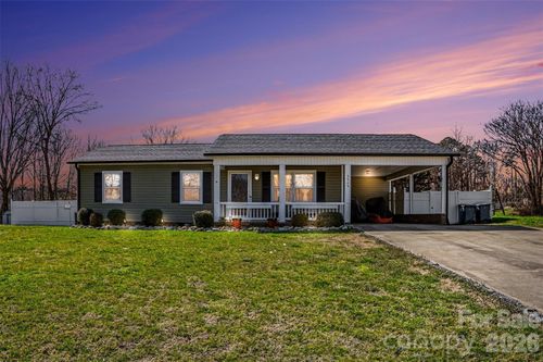 3545 Yorkland Dr, Hickory, NC, 28601-8136 | Card Image