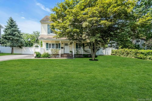 11 Willyn Rd, Blue Point, NY, 11715-1812 | Card Image