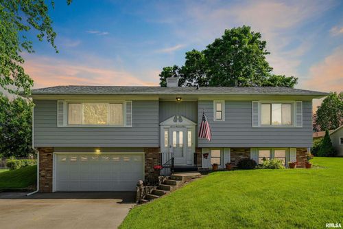 704 15th Ave, Orion, IL, 61273-9637 | Card Image